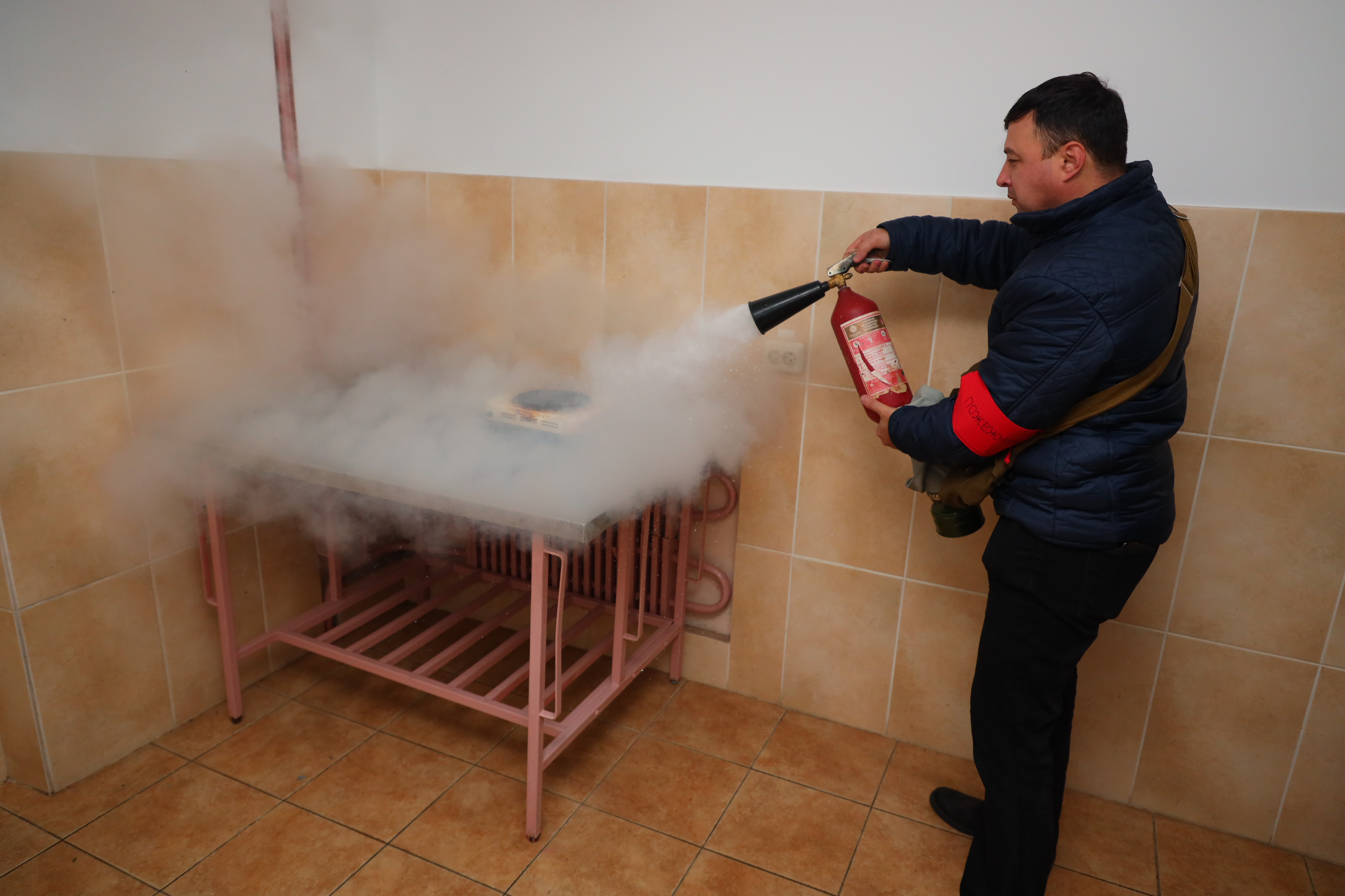 Гасіння вогнегасником